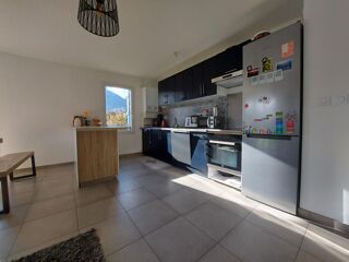  Appartement à louer 4 pièces 82 m²