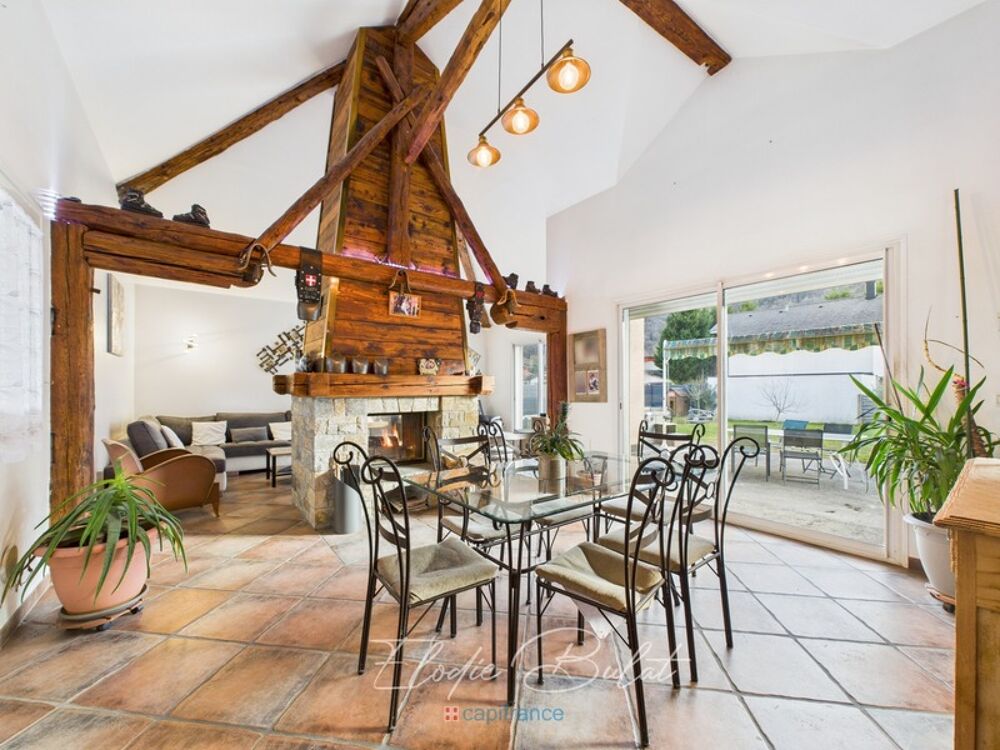 Maison familiale avec piscine, jacuzzi, dépendance de 70 m² et vaste sous-sol