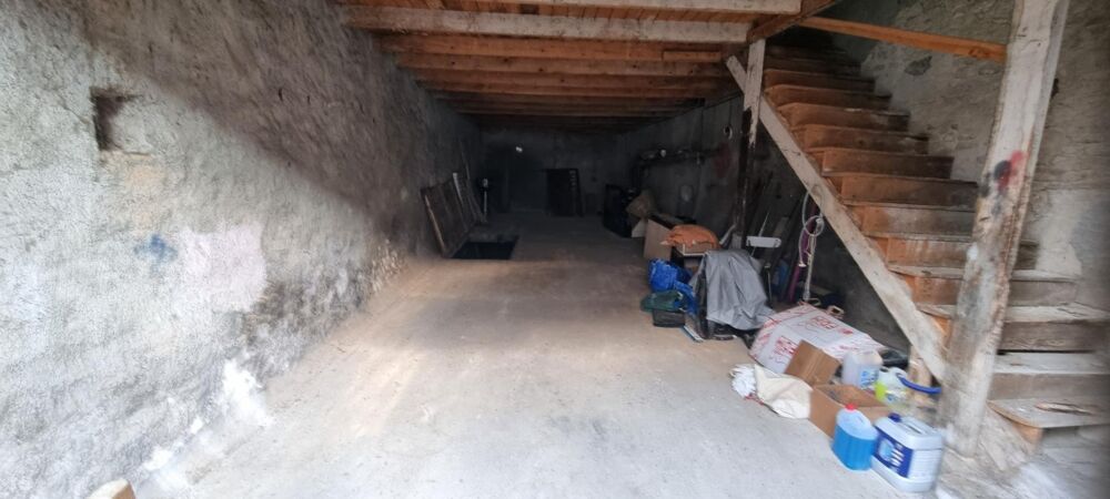 Vente Remise/Grange Grange à vendre CHAURIAT (63) Chauriat