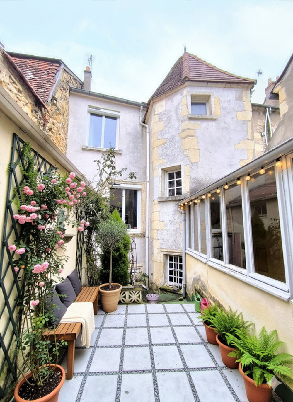 Maison familiale de caractère au coeur de Nevers  Terrasses, volumes et histoire ( 58 ) SOUS OFFRE