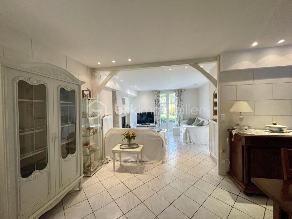 Vente Maison CHEILLÉ – MAISON 164 M² AVEC PISCINE SUR 4 172 M² Cheille