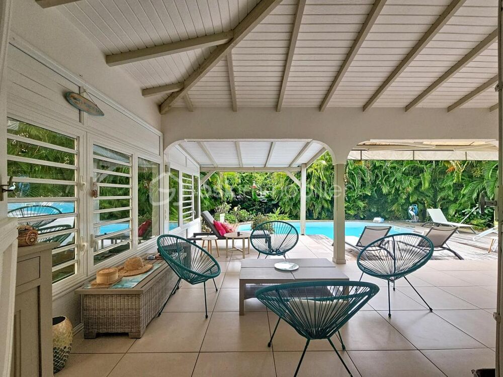 Villa T5 avec piscine et garage lotissement prisé