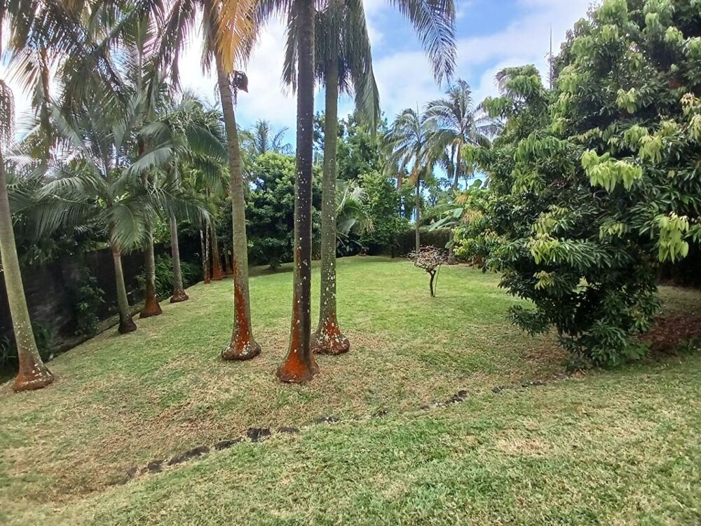 Belle villa familiale de 122 m² avec piscine sur terrain arboré de 700 m² à Saint-Benoît (97470)
