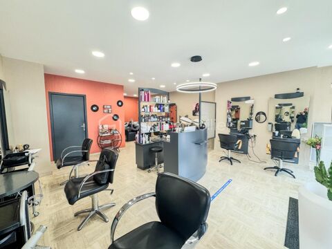 MURS + FONDS DE COMMERCE DE 53m2 180000 35530 Noyal sur vilaine