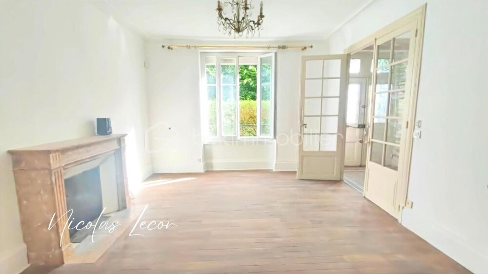 Vente Propriété/Château Élégante maison de maître d'environ 210 m² habitables – 6 chambres – Terrain arboré d'environ 2 700 m² Ourouer les bourdelins