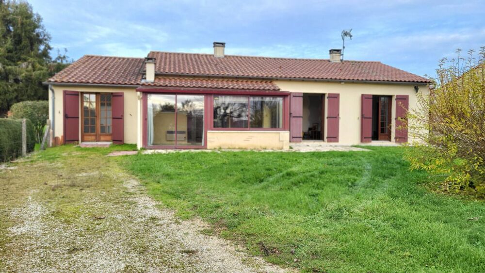 Maison traditionnelle de plain pied de 114 m² 6 pièces sur parcelle de 1658 m² garage et piscine