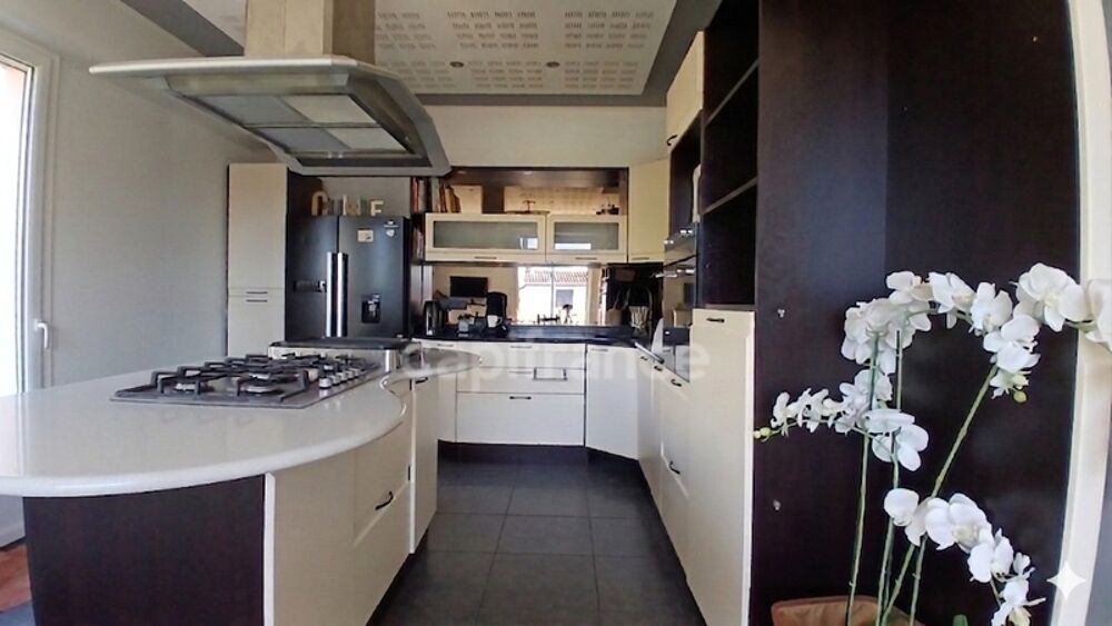 Belle maison à vendre de 162 m2 (+ 160 m2 en sous-sol), quartier La Houssais (Rezé, au sud de Nantes)
