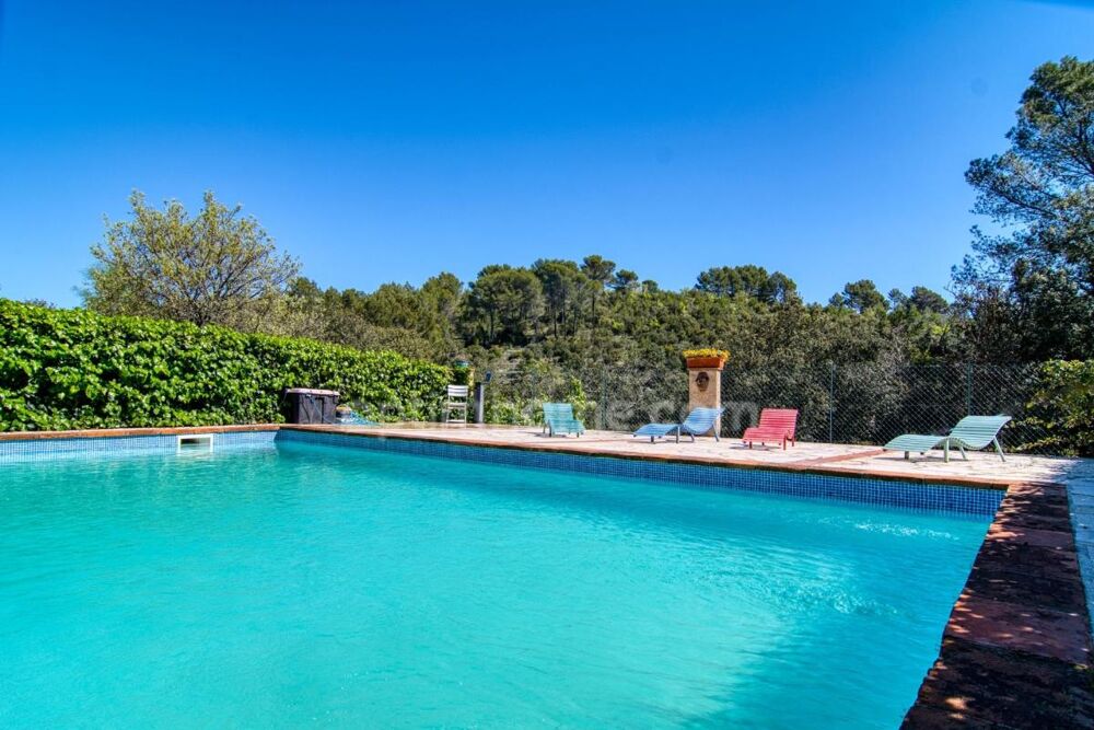 Vente Villa Superbe Villa de 8 Pièces à Cotignac (83) – 182 m² habitables avec piscine, sur 2500 m² de terrain paysager Cotignac