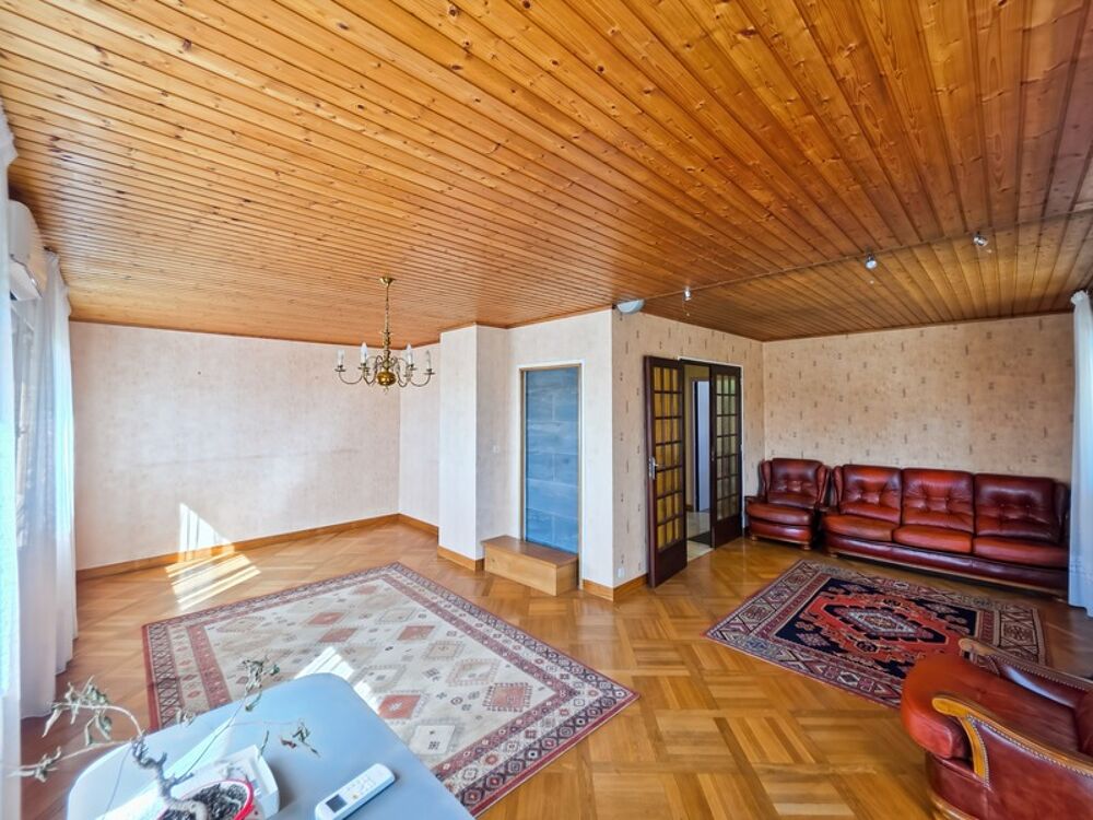 Vente Maison Maison 5 pièces avec grand terrain constructible – environnement calme – proche voie verte Lons le saunier