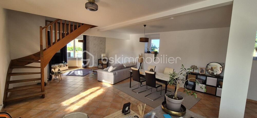 Maison familiale en pierre 161m2 avec 5 chambres, jardin arboré et vie tout à pied à Javené