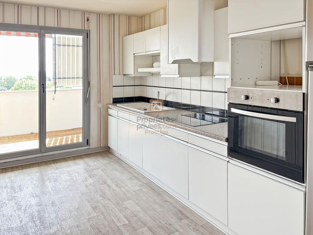 Vente Appartement BORDEAUX  CAUDERAN Appartement de trois pièces avec terrasse, balcon ascenseur cave et parking Bordeaux