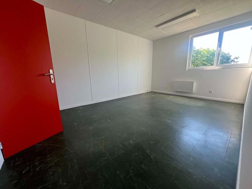   BUREAU 32 M²,  2 PIECES AVEC 2 PARKINGS Verneuil en halatte