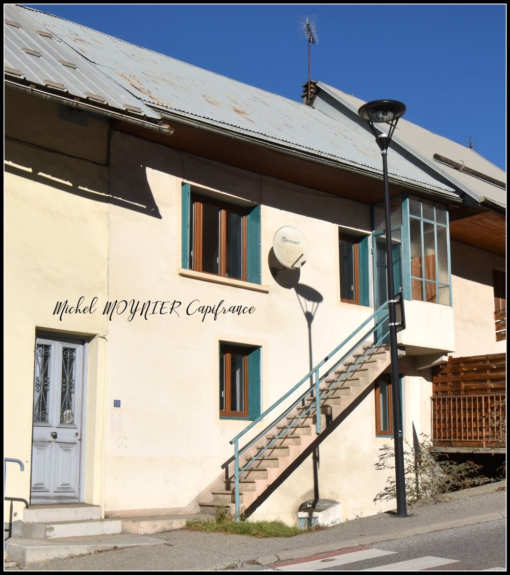 LArgentière-la-Bessée centre : maison 5 pièces avec cave, combles et jardinet