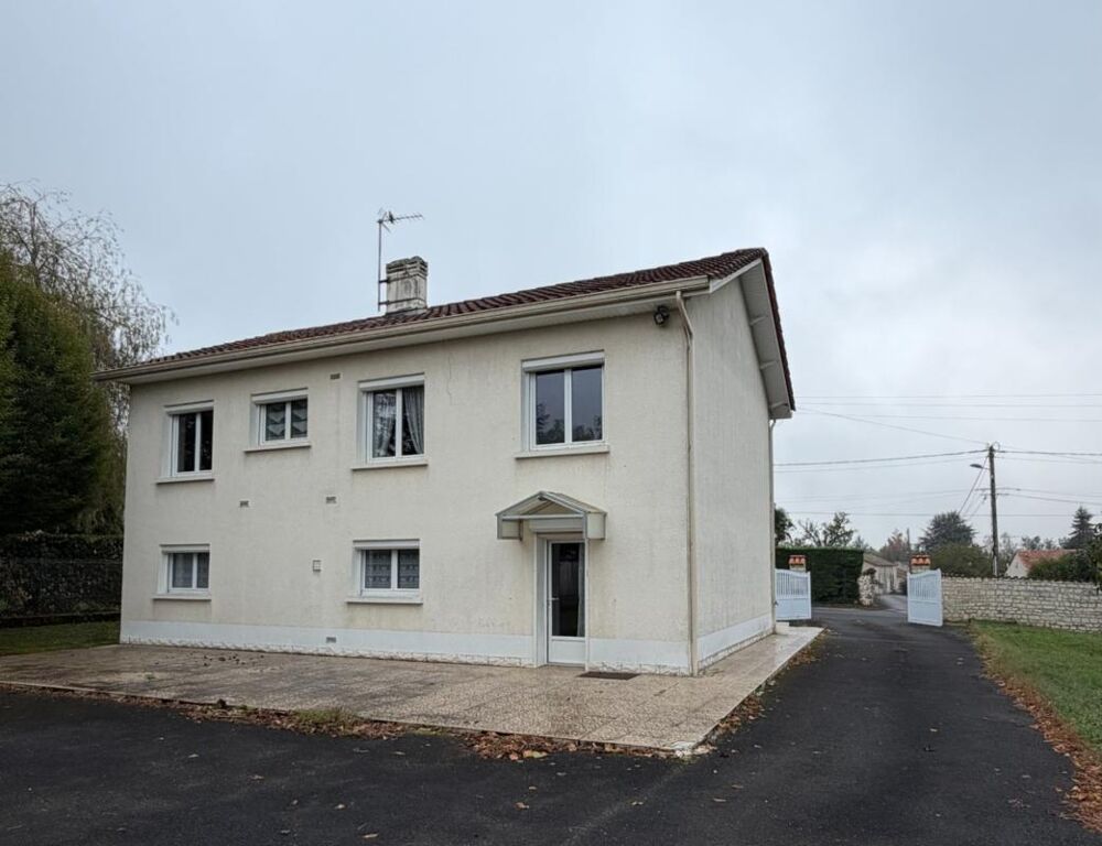 Vente Maison Champniers. Maison 158 m² avec garage indépendant Champniers