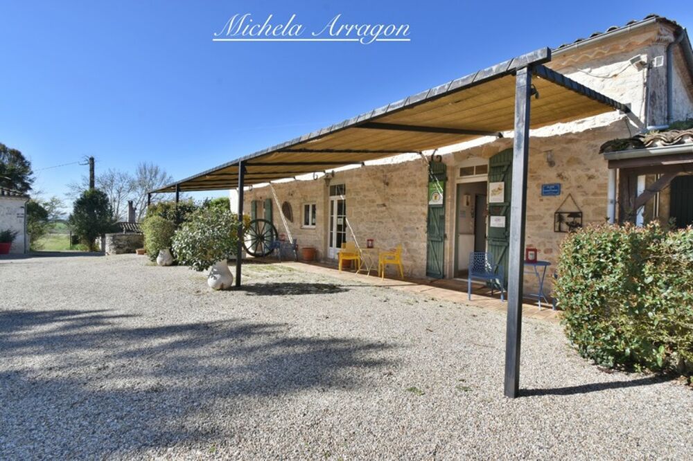Domaine touristique / village vacances à vendre  25 gîtes indépendants  restaurant  piscine  spa  12 ha  Dordogne Lot  in