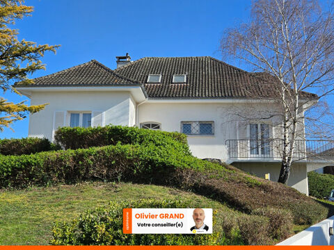   Grande maison Familiale avec Garage et Jardin - Proche Centre-bourg et Commodit�s Maison - 10 pi�ce(s) - 205 m�
