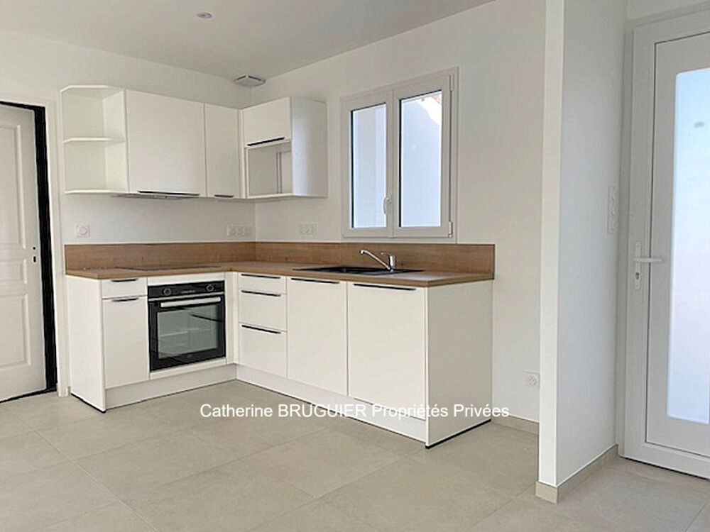 Plain pied de 114 m2 - 3 chambres- garage - grand jardin clos- quartier résidentiel