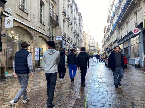   44000 NANTES - MURS COMMERCIAUX LIBRES,   182 M² 