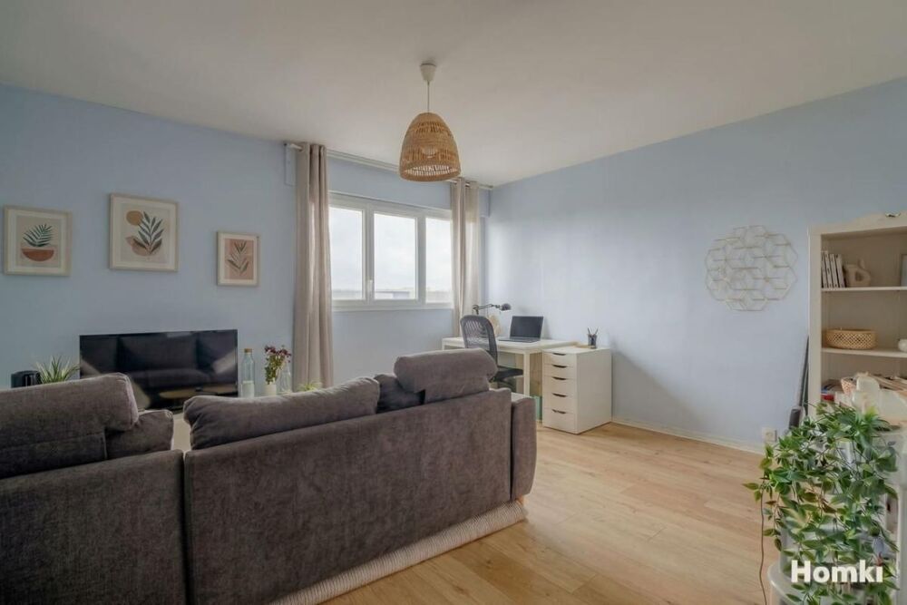 Vente Appartement Villeurbanne Croix-Luizet – T2 rénové de 45 m² en dernier étage avec vue dégagée, parking et cave Villeurbanne