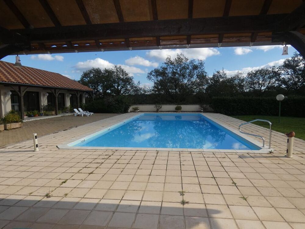Ensemble immobilier de caractère en Dordogne - grands espaces