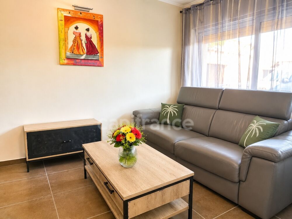 Maison plain pied de 80 m² avec 4 pièces, piscine avec jacuzzi et panneaux solaires à Vergèze
