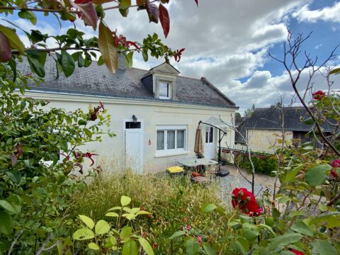   LES ROSIERS SUR LOIRE, Maison en pierre à rénover de 84m²/120m² développables avec dépendances et jardin Maison - 4 pièce(s) - 82 m²