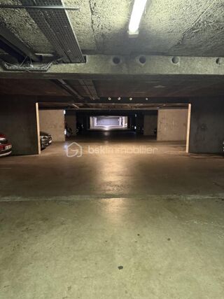  Parking / Garage  vendre 12 m