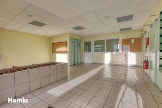  Immeuble à vendre 15 + pièces 925 m²
