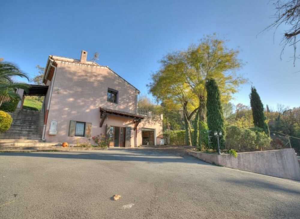 Vente Maison Villa traditionnelle 5 pièces 130m2 Garage et logement independant Draguignan