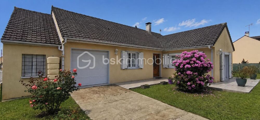 À vendre  Maison de plain-pied à Savigné-l'Évêque