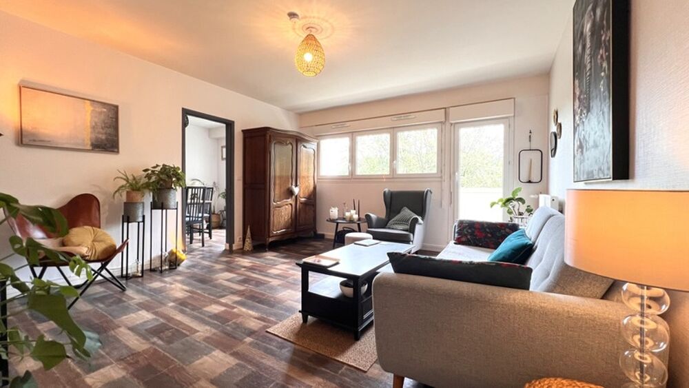 Appartement à vendre situé au dernier étage, de type 4, dune surface habitable de 78 m², avec 3 balcons