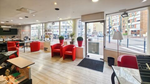 Au couer d'Issy-les-Moulineaux, boutique d'angle &agrave; louer 2716 92130 Issy les moulineaux