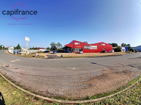   Dpt Sane et Loire (71),  vendre VITRY EN CHAROLLAIS Local commercial de 975m2 toitures et nombreux travaux suite sinistre grl 