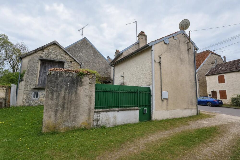 Maison à rénover avec jardin à Montigny-sur-Aube