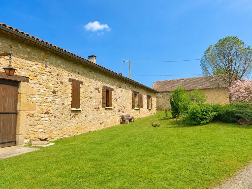 Longère en pierre avec 3 chambres - Dépendances - 2.76 hectares - proche de MONFLANQUIN (Lot-et-Garonne)