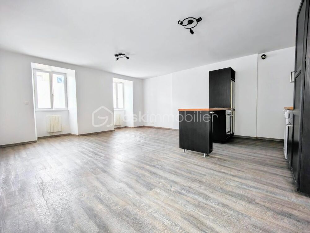 Appartement type studio rénové en rez de chaussée
