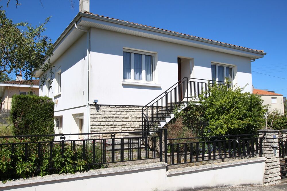 Dpt Charente Maritime (17), à vendre SAINT JEAN D'ANGELY maison P5 de 144 m² habitables avec garage