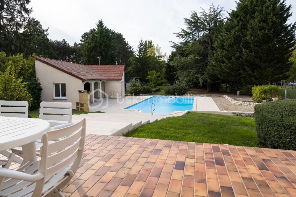 PROPRIÉTÉ FAMILIALE AVEC PISCINE ET PARC ARBORÉ  CHÂTEAUROUX