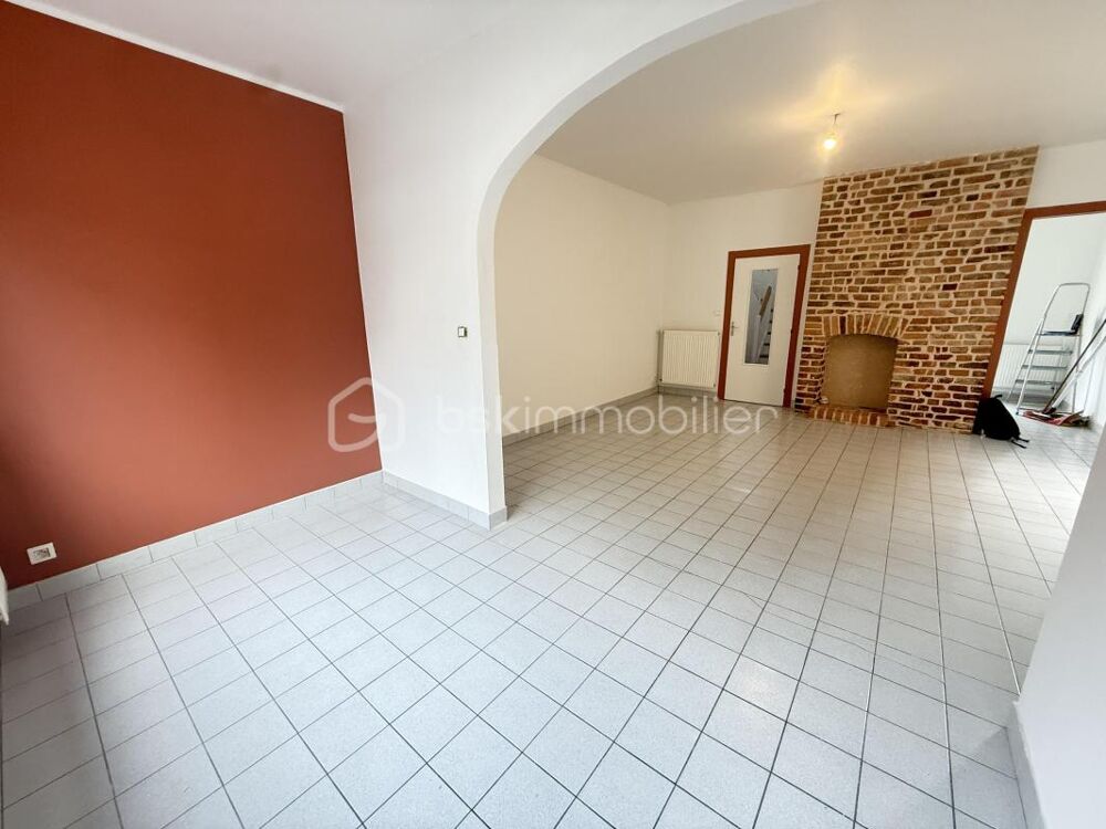 Vente Maison Maison de 70m2 non mitoyenne en centre ville avec garage et cave Fougeres