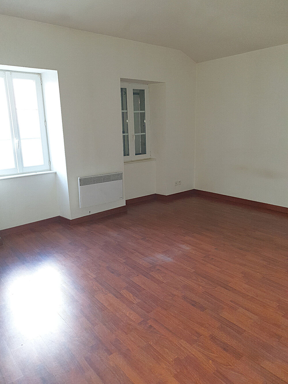Vente Appartement Appartement 60 m² à vendre 3 pièces, 2 parkings, BURIE (17) Exclusivité R. MARTINAUD CAPIFRANCE Burie