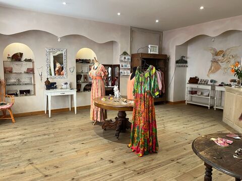 Dpt Saône et Loire (71), à vendre LOUHANS très beau magasin de Prêt-à-porter, rue des Arcades 39000 71500 Louhans