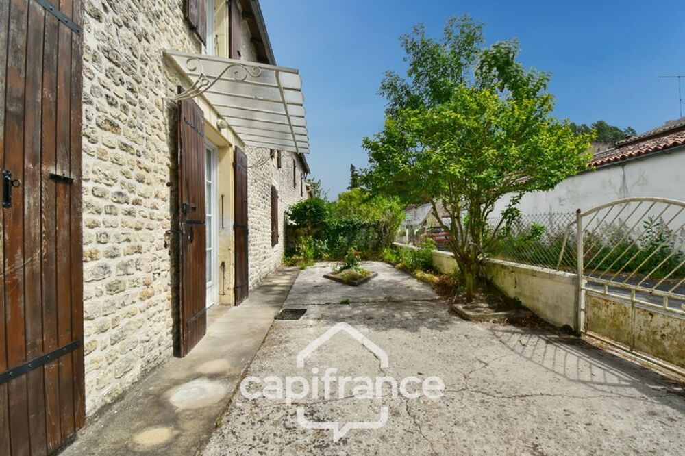 Maison en pierre à vendre 6 pièces SAINT PARDOULT (17) avec garage et atelier