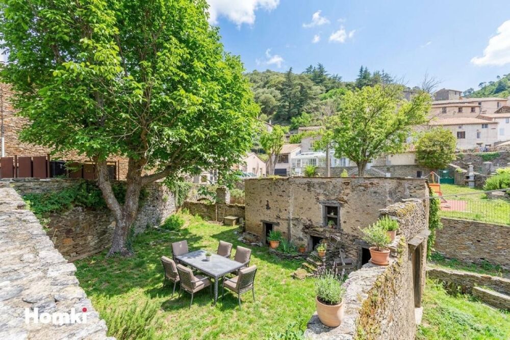 Maison de village de charme : lart de recevoir et de se retrouver / Charming Village House: The Art of Hosting and Gathering