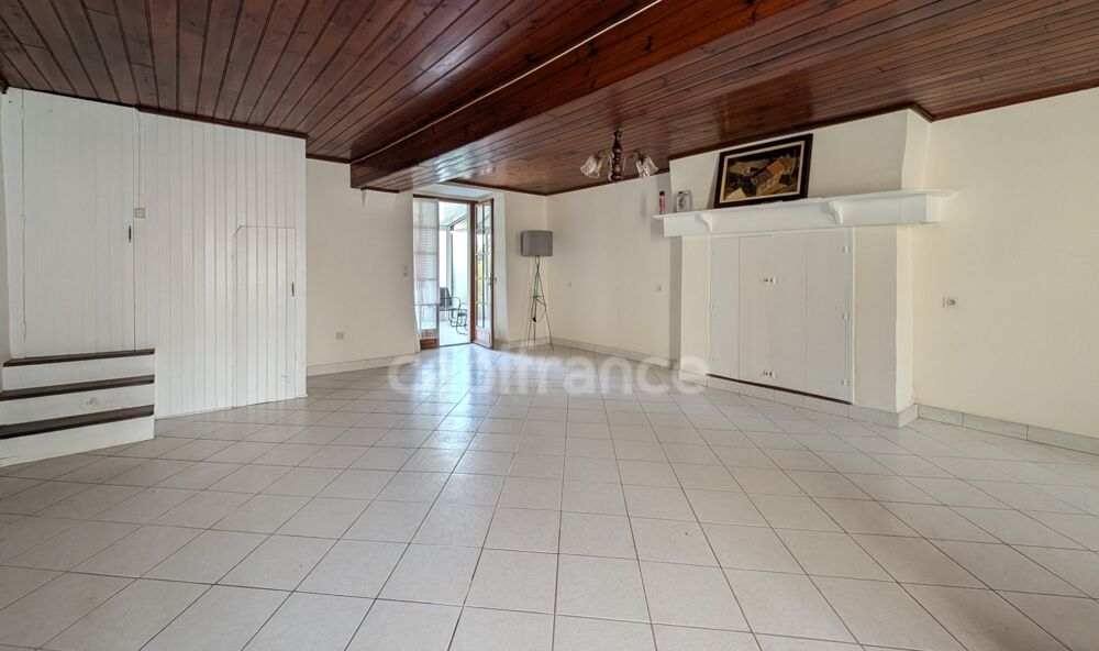 Vente Maison Maison mitoyenne en pierres à rénover avec 2 hectares de terrain plat à Carentoir – Idéal chevaux et projets nature.