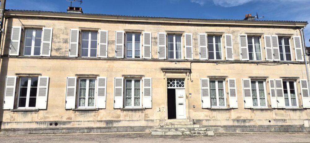 Belle Maison Bourgeoise à Réhabiliter de 396 m² avec Cour, Caves, Chaufferie Gaz, Greniers, Dépendances et Terrain clos et paysa