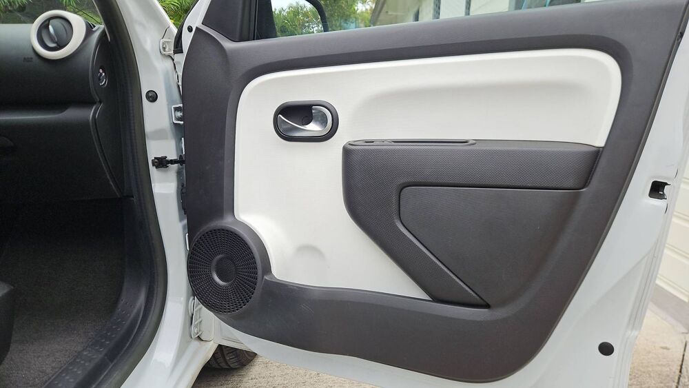 Twingo E-Tech 81 22 kWh Equilibre 2022 occasion 97419 La Possession