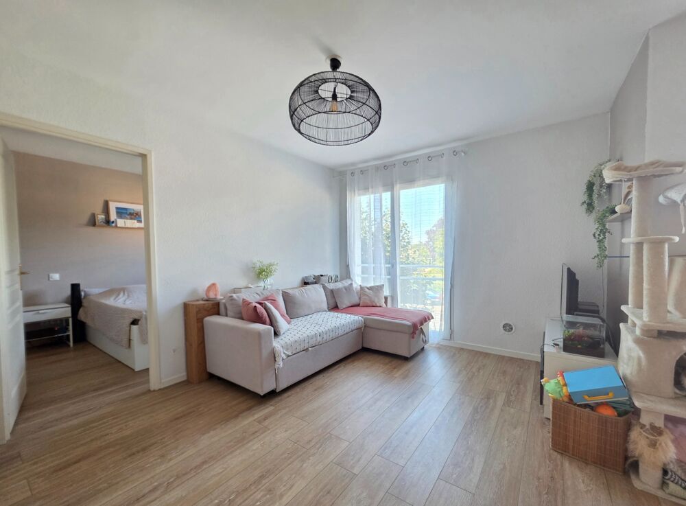 Vente Appartement Appartement T2 46m² entièrement rénové, avec parking privatif, à 5min à pied du centre-ville Saint andre de cubzac