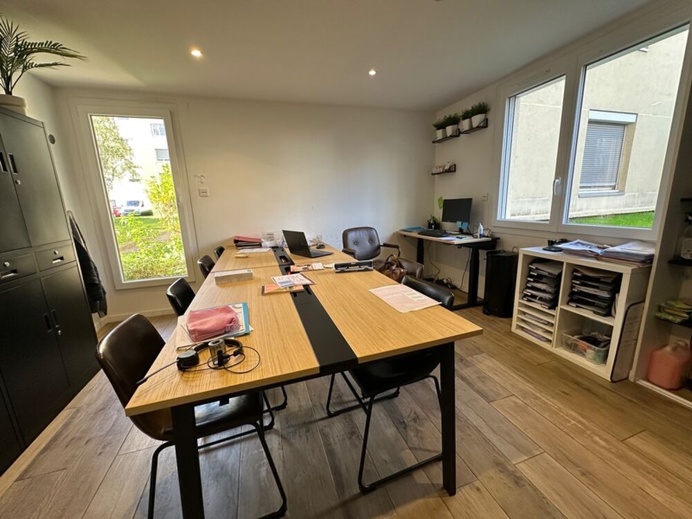   RARE ! MURS local bureaux RDC en très bon état à vendre LYON 8EME  (69) de 92 m², entièrement rénové récemment, en plein coeur d Lyon 8