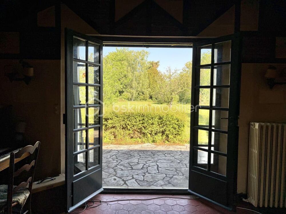Très belle maison du début du 20ème siècle avec ses 5 chambres, le tout sur une parcelle entièrement constructible !