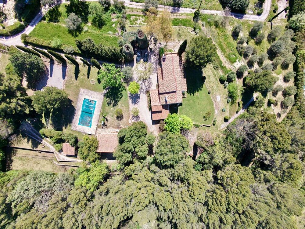 Vente Villa Le Castellet  Propriété de caractère au potentiel exceptionnel, au coeur d'un écrin de nature - 860 000 euros Le castellet